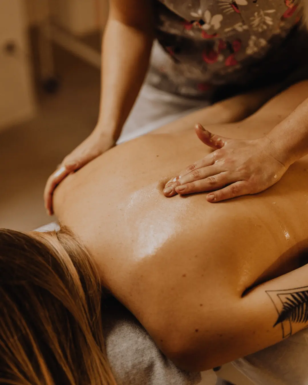 Ganzkörpermassage in Frankfurt im Private Spa Haus Arsinoé mit entspannender Rückenmassage